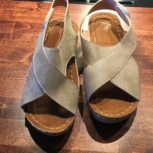 Chic Beige Women's Sandals